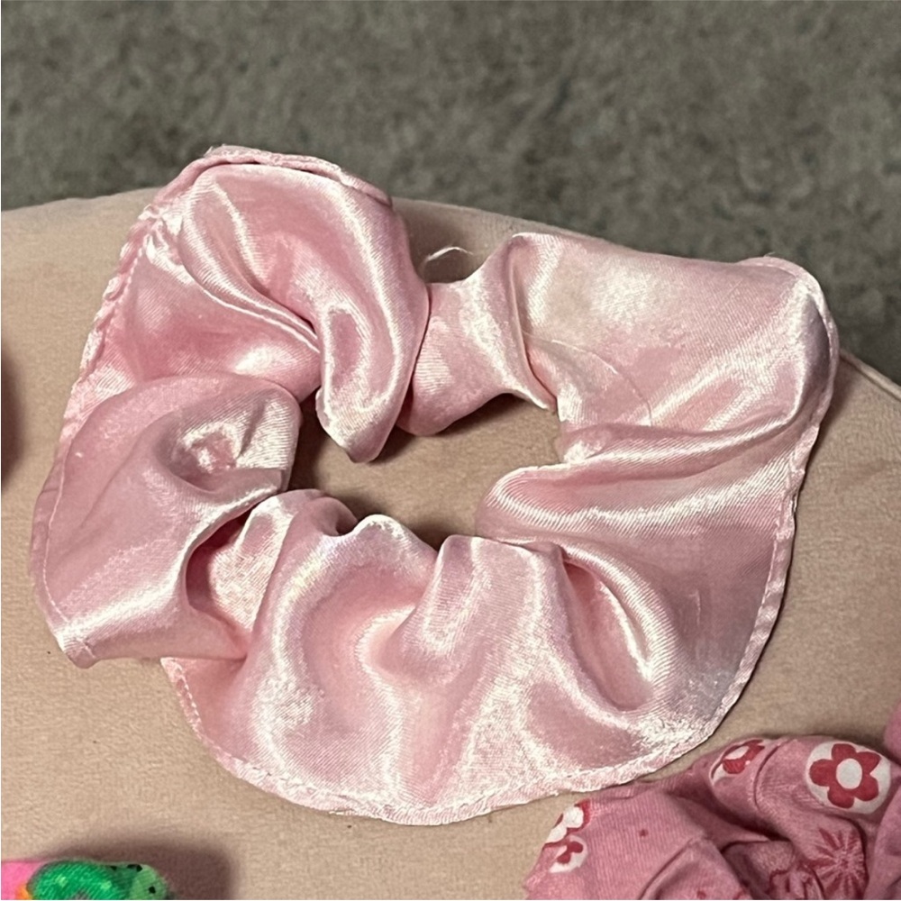 Pink Scrunchie Bundle 🩷 - Picture 8 of 8